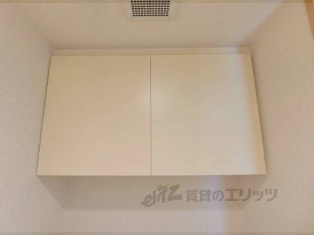 トイレ　上部収納