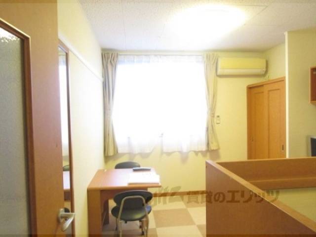 洋室　家具付きのお部屋です