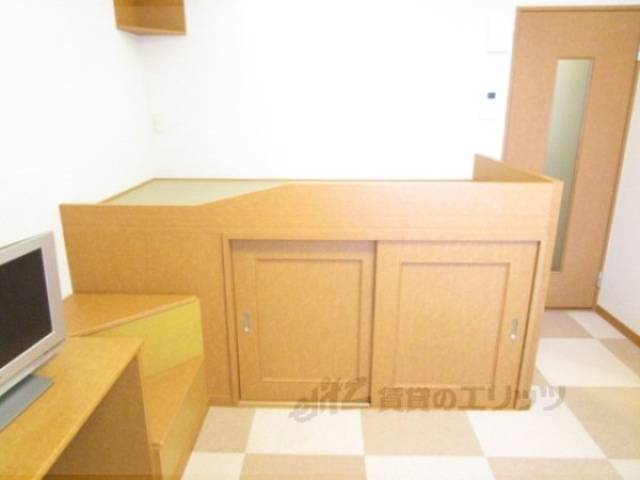 ベッド　下が収納になっています