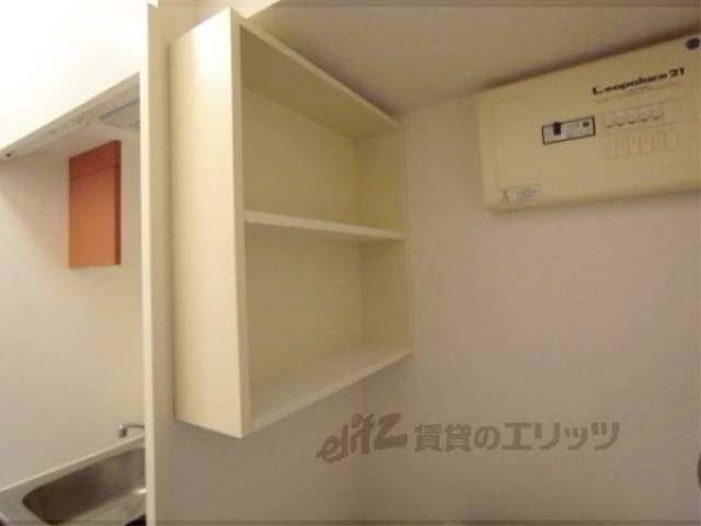 洗濯機上収納　洗剤などを置くのに便利です