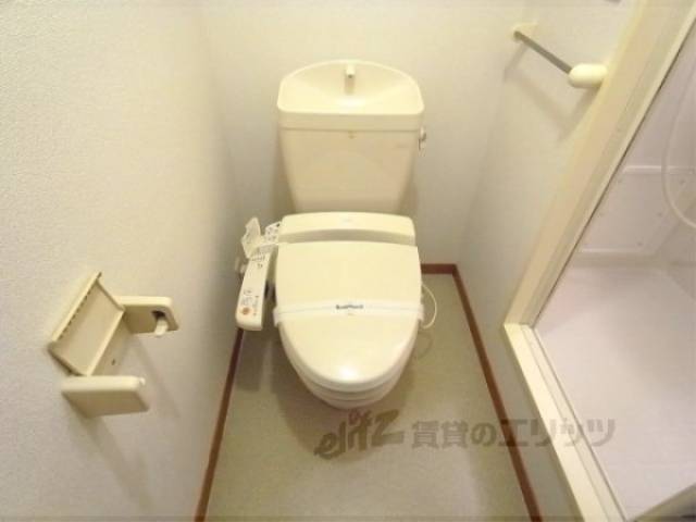 トイレ　ウォシュレット付きです