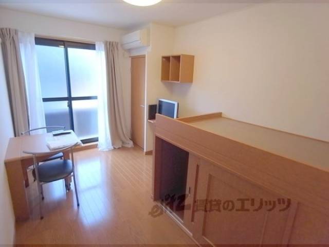 居室　家具付きのお部屋です