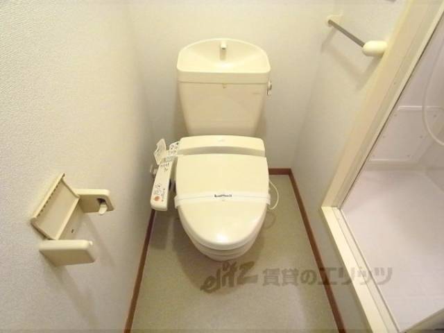 トイレ　ウォシュレット付きです