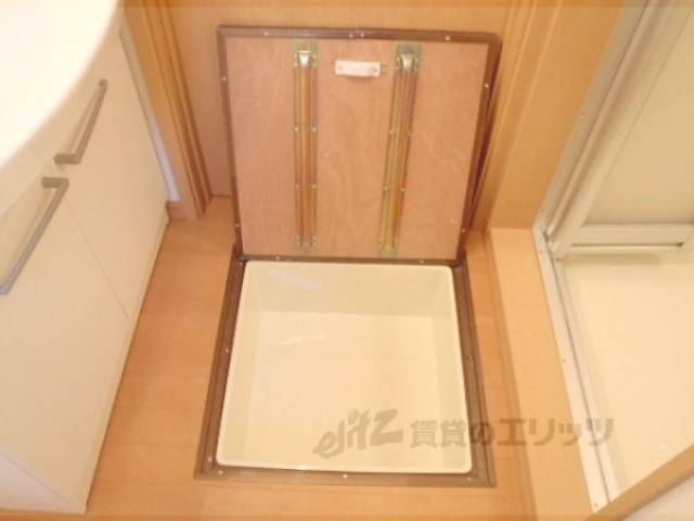 収納　脱衣所床下収納