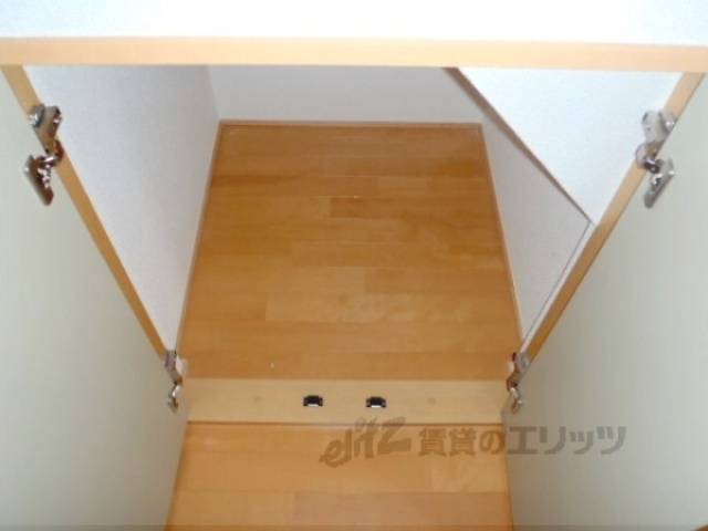 収納　階段下収納