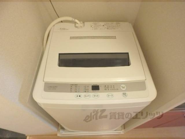 洗濯機置場　洗濯機