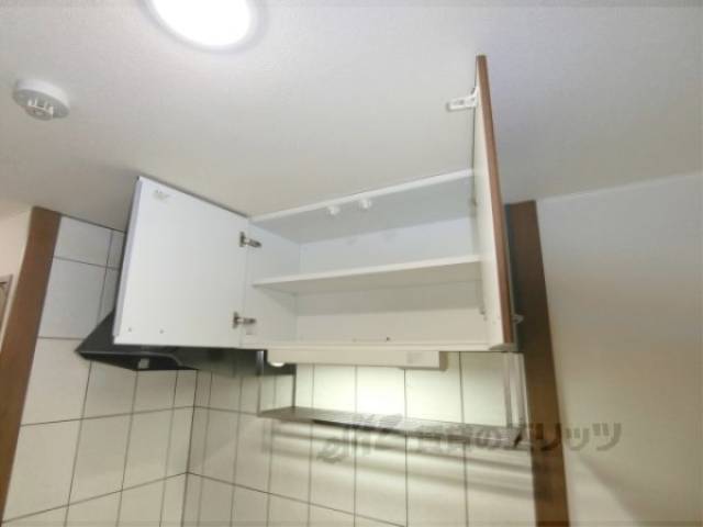 キッチン　上段収納