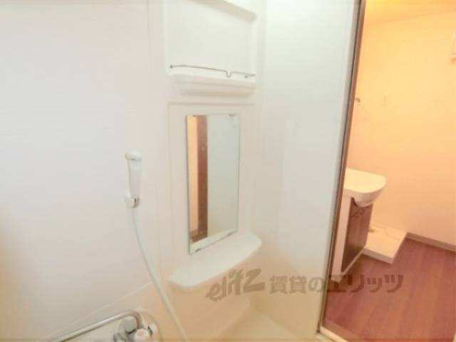 風呂　鏡付き収納