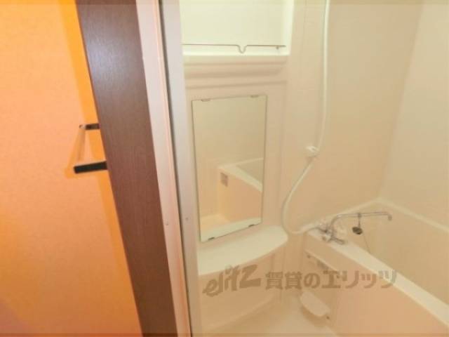 風呂　鏡付き収納