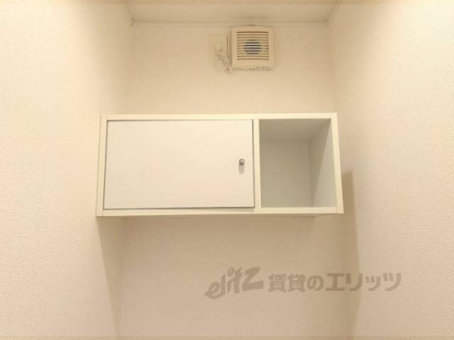 トイレ　トイレ上収納