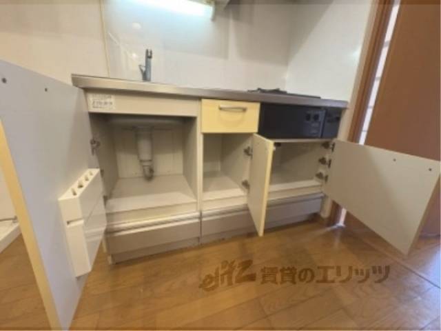キッチン　収納下部