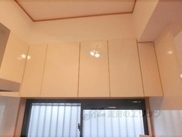 キッチン　上部の収納