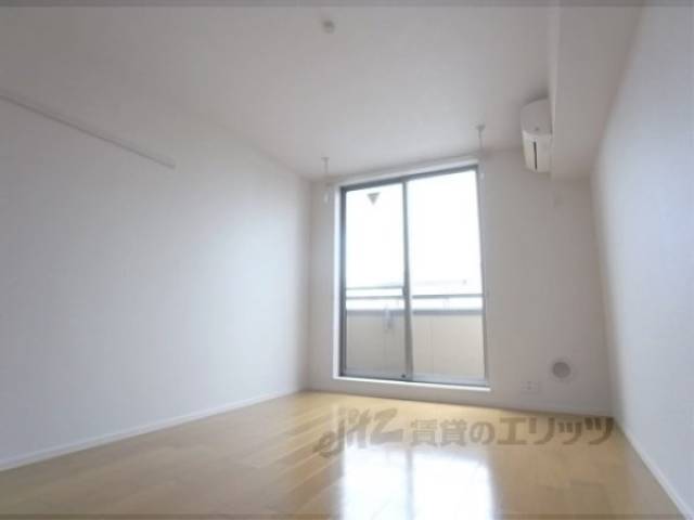 洋室　長方形型で広く感じます