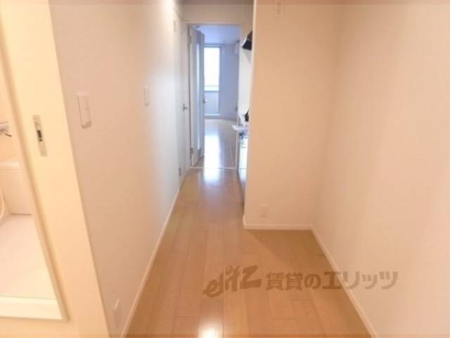 廊下　玄関からの光景