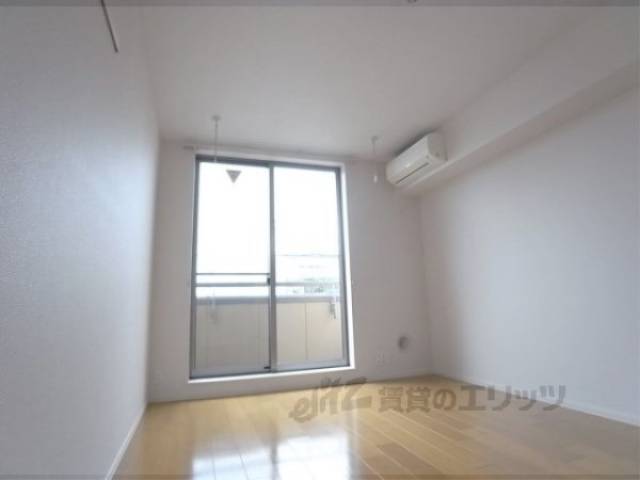 洋室　南向きで日当たりもいいですよ