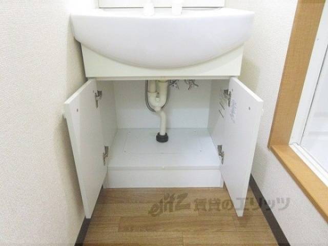 洗面所　洗面台下収納