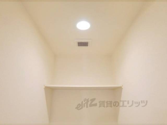 トイレ　上部収納