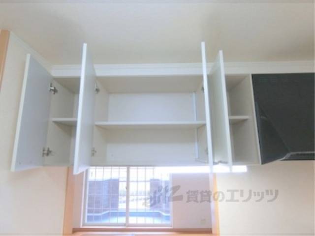 キッチン　上部収納棚