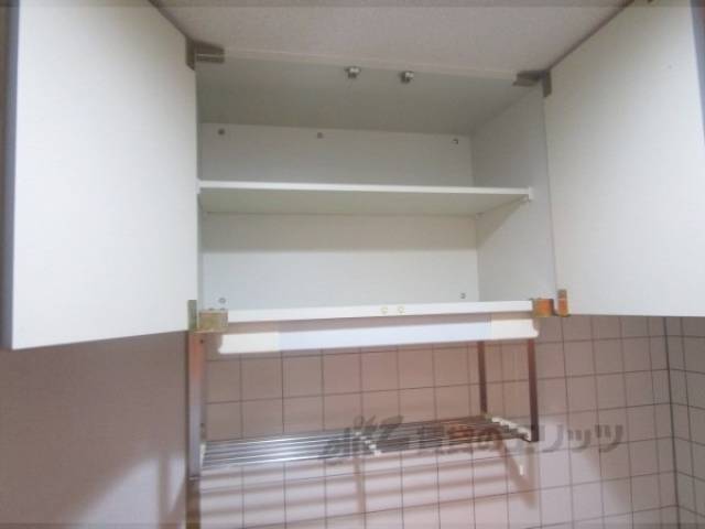 キッチン　上部収納