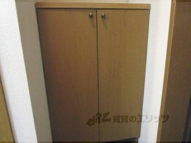 下駄箱　下部収納