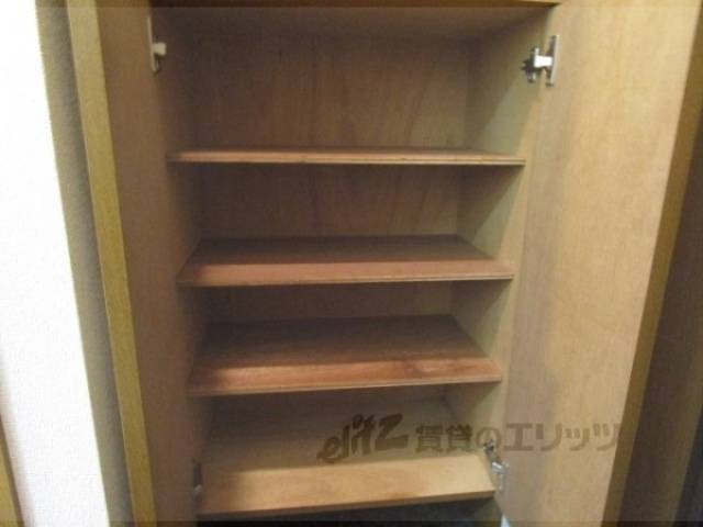 下駄箱　下部収納