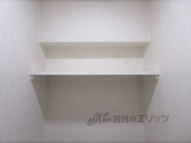 トイレ　トイレ上収納