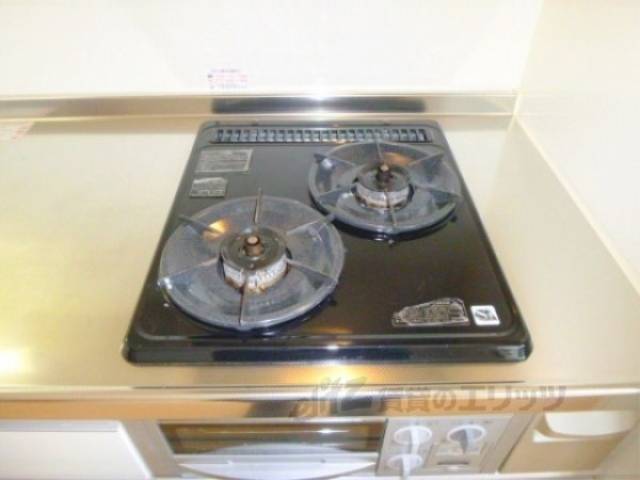 キッチン　２口ガスコンロ付のシステムキッチンです