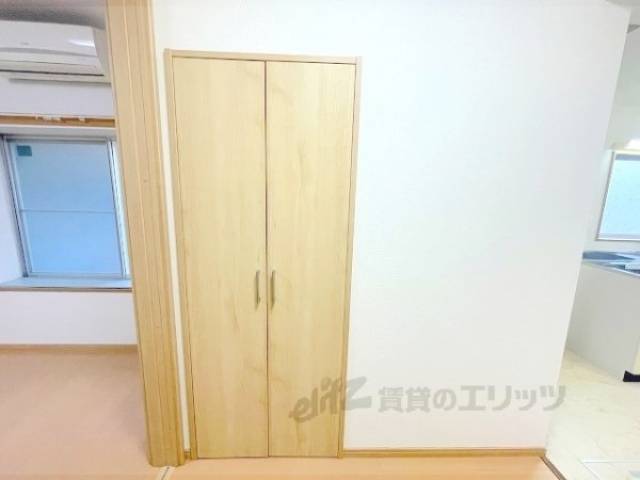 収納　階段下