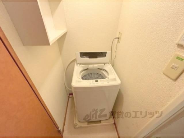 洗濯機置場　洗濯機
