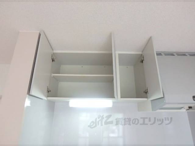 キッチン　上段収納