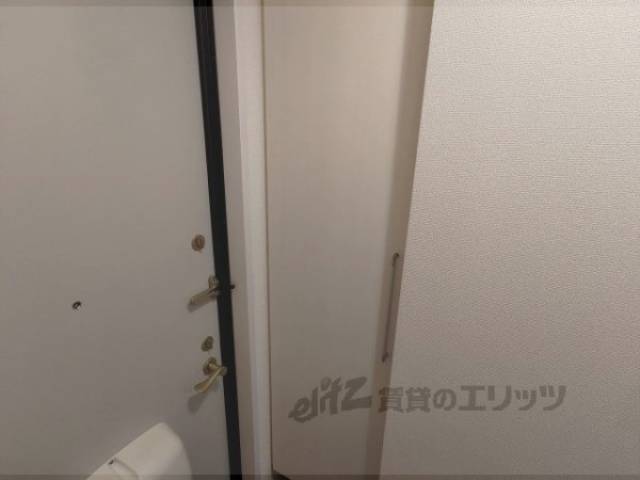 下駄箱　玄関右手にあります