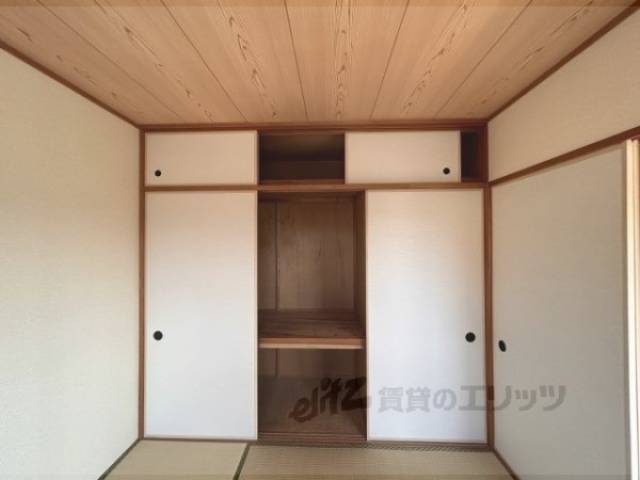 和室　収納