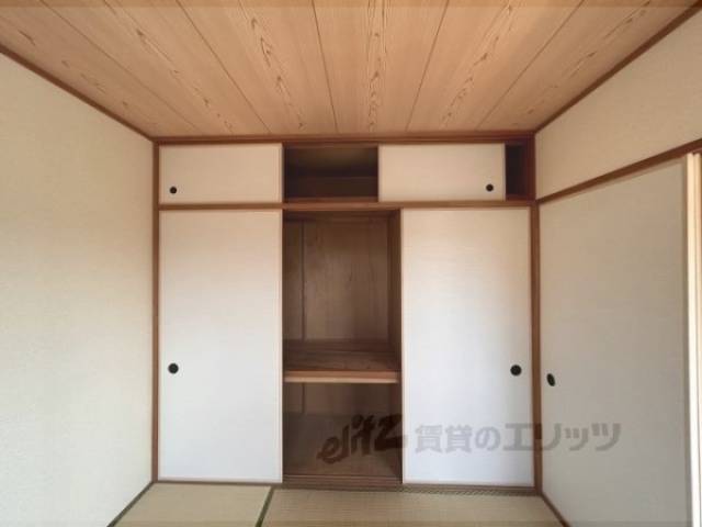 和室　収納