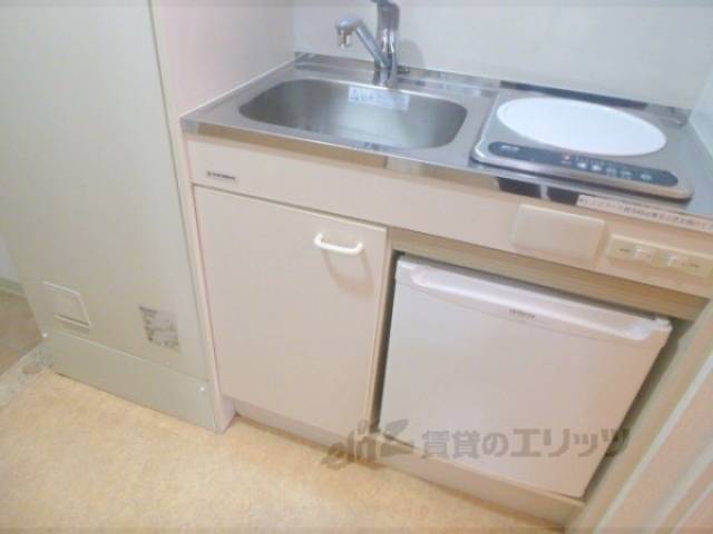 キッチン　キッチン下冷蔵庫