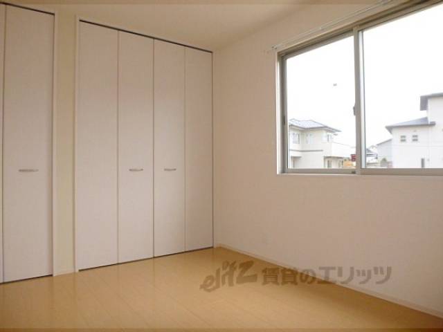 洋室　バルコニー側洋室