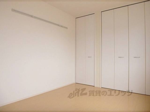 洋室　バルコニー側洋室