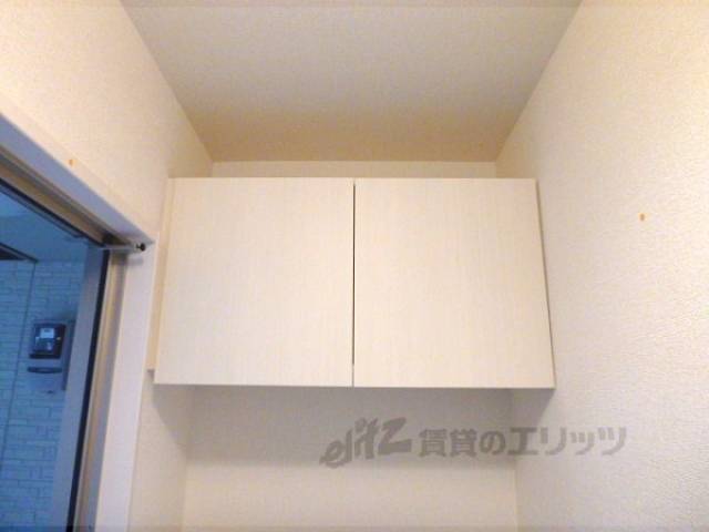 収納　玄関上部収納