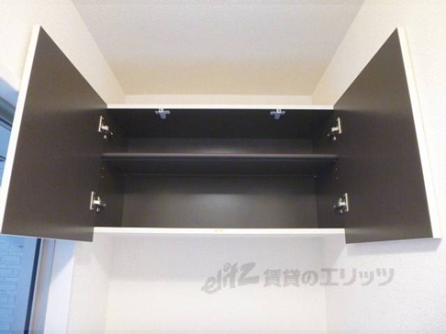 収納　玄関上部収納