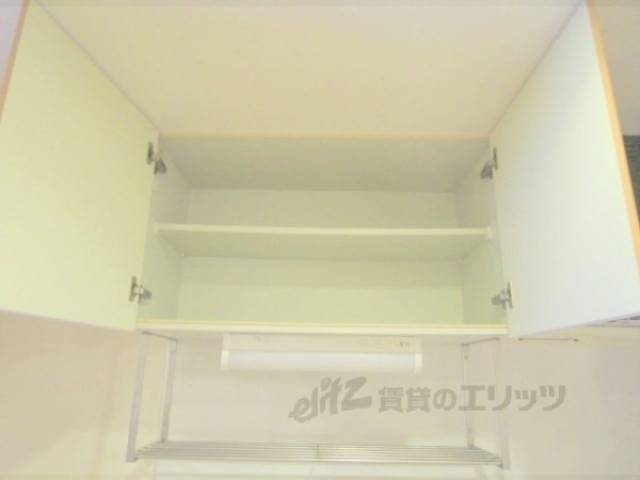 キッチン　上段収納