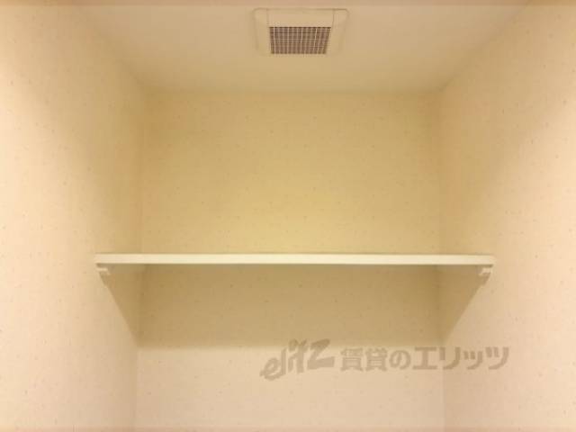 トイレ　トイレ棚