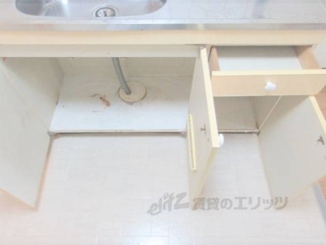 冷蔵庫置場　収納