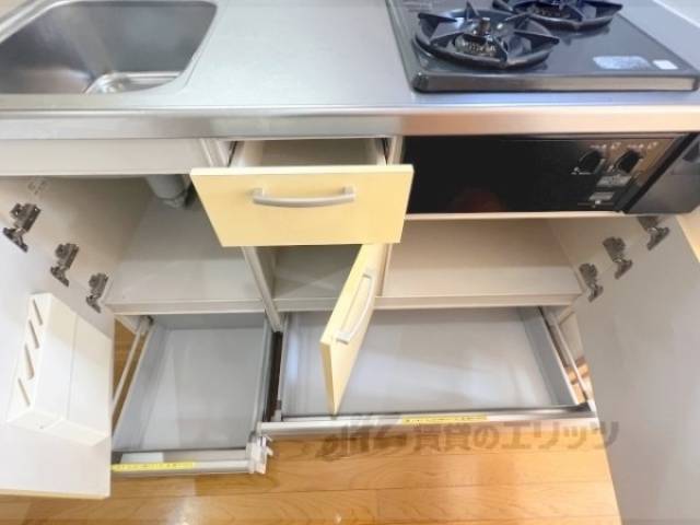 キッチン　収納下部