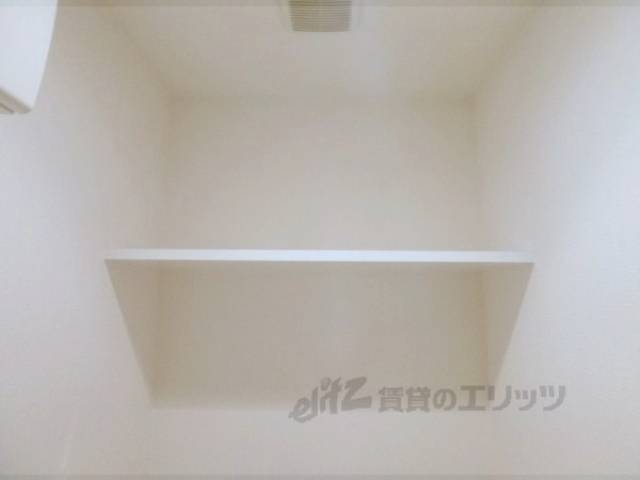 トイレ　吊り棚