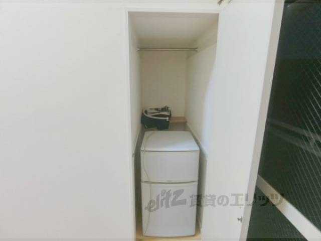 収納　洋室側