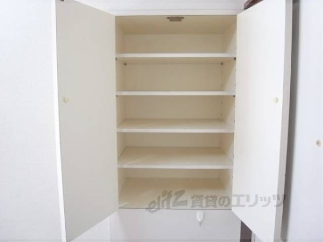 下駄箱　開けた状態です。