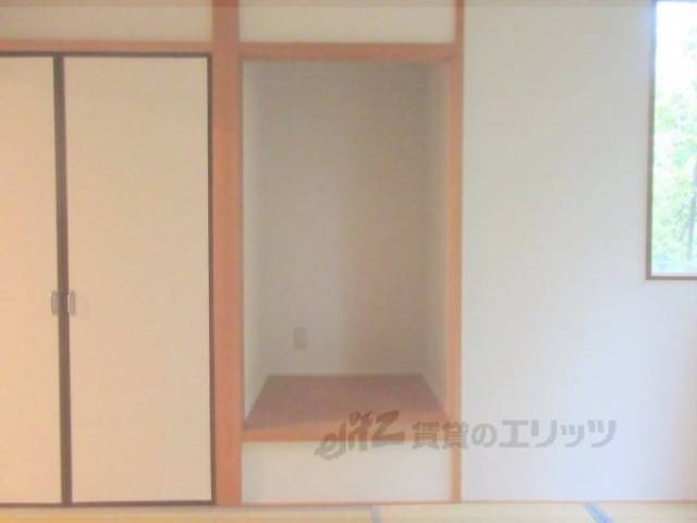 和室　床の間　収納付き３．７帖和室です。