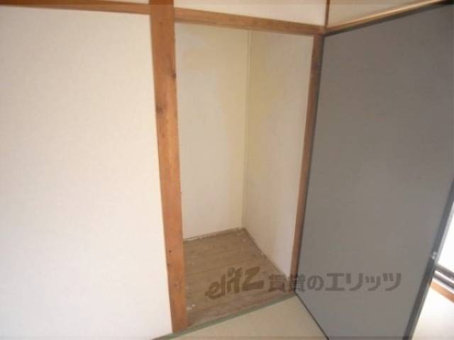 収納　押入（二階和室）