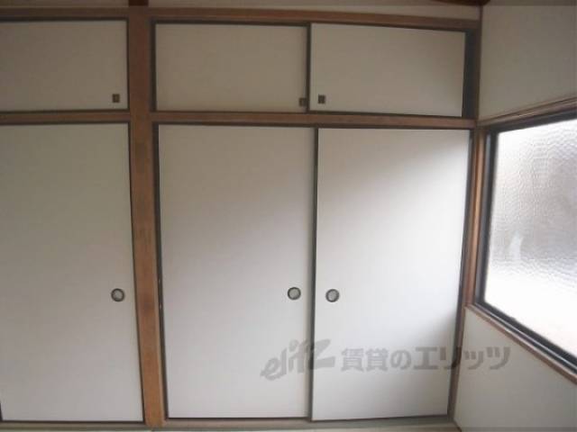 収納　押入(二階和室）