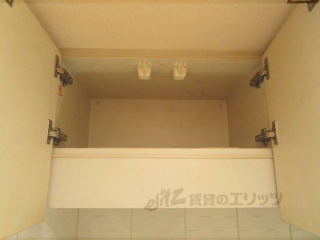 キッチン　上部収納