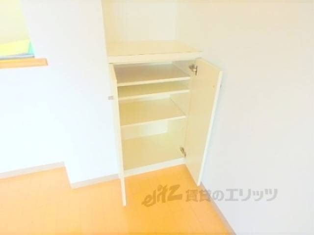 収納棚